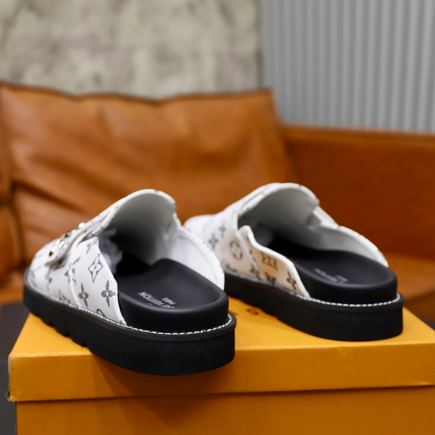 Ex-factory price 420💰 Lv. Popular men's slippers hot sale 🔥 🩴Official website one to one production 38-45 sizes 45 46 🉑️Customized!